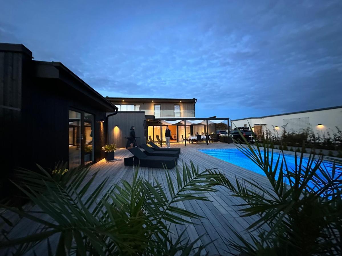 Hus med pool nära havet Villa Falkenberg Exteriör bild